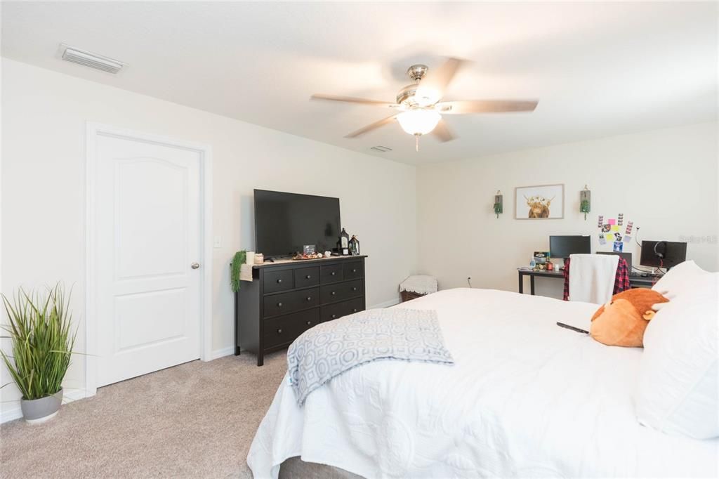 For Sale: $390,000 (4 beds, 2 baths, 2505 Square Feet)