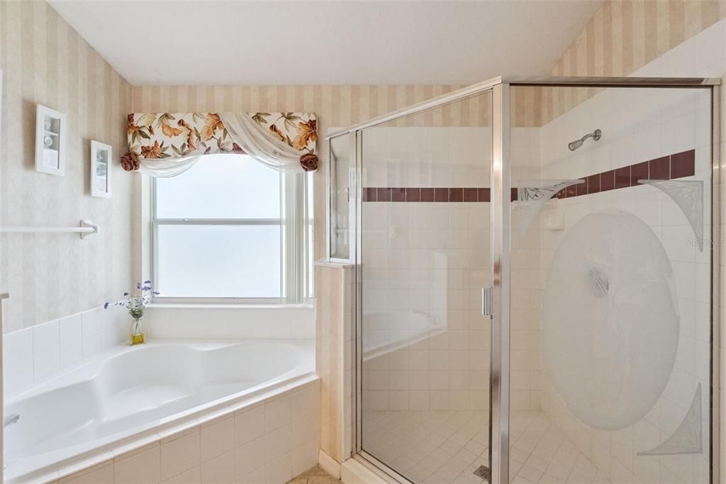 For Sale: $410,000 (4 beds, 2 baths, 1902 Square Feet)