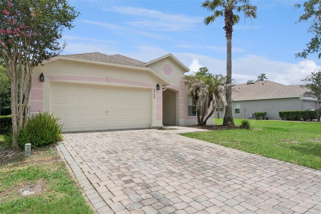 For Sale: $410,000 (4 beds, 2 baths, 1902 Square Feet)