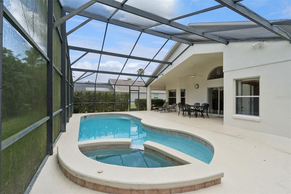 For Sale: $410,000 (4 beds, 2 baths, 1902 Square Feet)