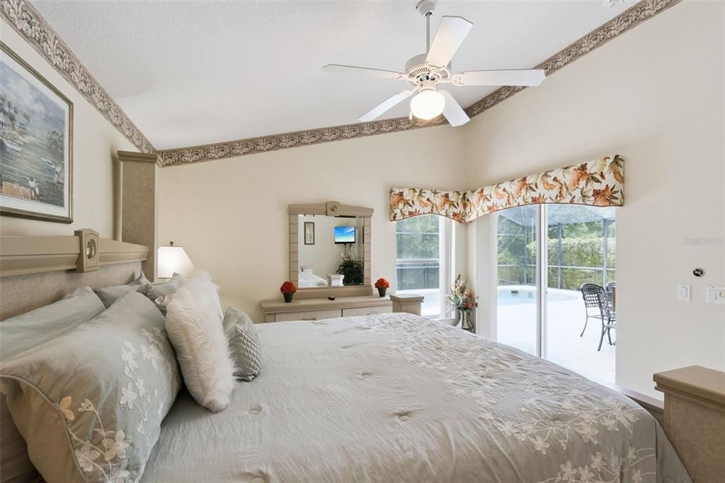 For Sale: $410,000 (4 beds, 2 baths, 1902 Square Feet)