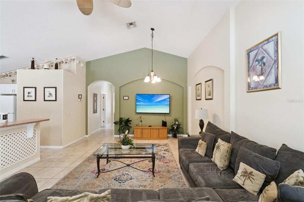 For Sale: $410,000 (4 beds, 2 baths, 1902 Square Feet)