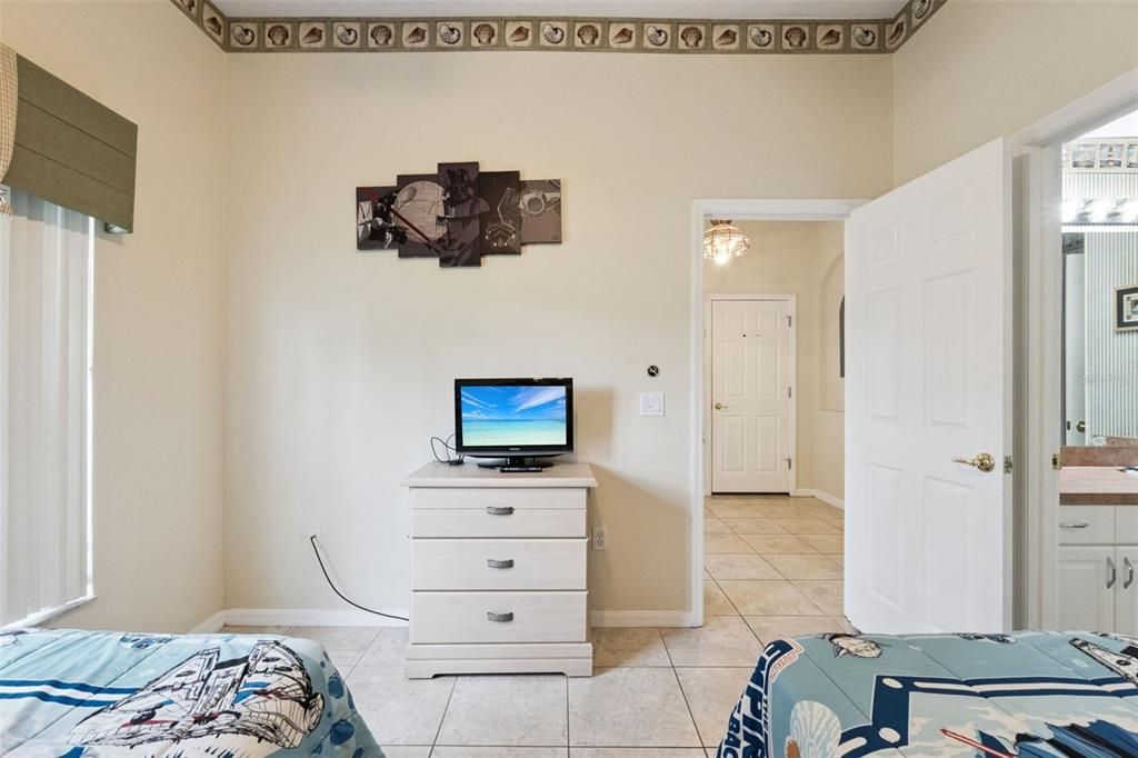 For Sale: $410,000 (4 beds, 2 baths, 1902 Square Feet)