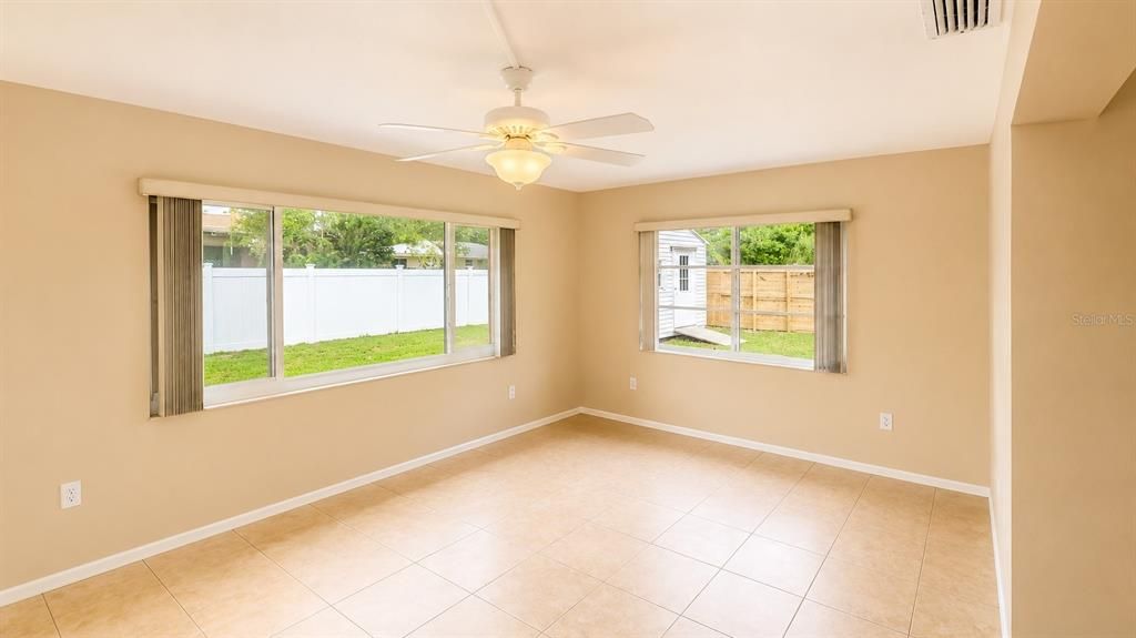 For Rent: $2,000 (2 beds, 2 baths, 1326 Square Feet)