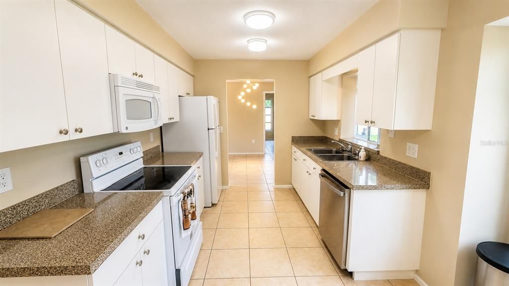 For Rent: $2,000 (2 beds, 2 baths, 1326 Square Feet)