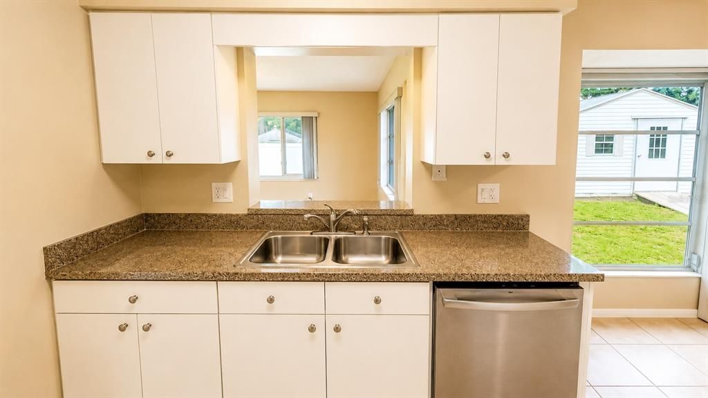 For Rent: $2,000 (2 beds, 2 baths, 1326 Square Feet)