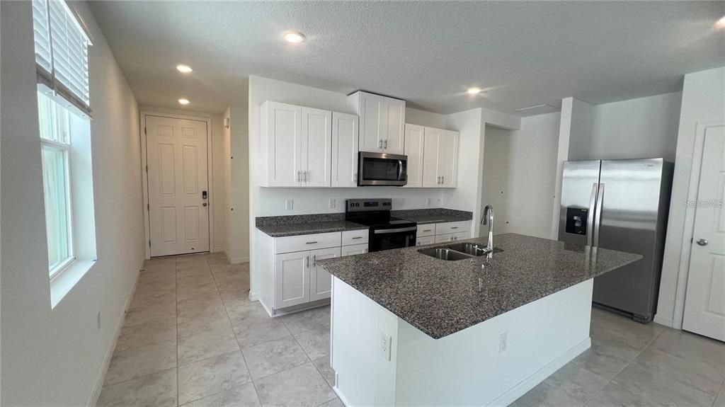 For Rent: $2,100 (4 beds, 2 baths, 1610 Square Feet)