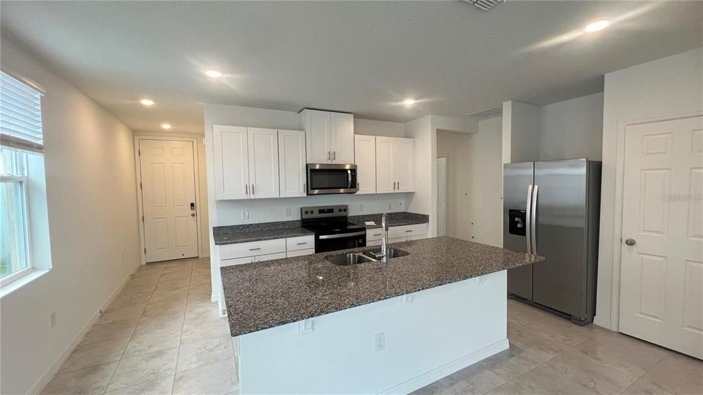 For Rent: $2,100 (4 beds, 2 baths, 1610 Square Feet)