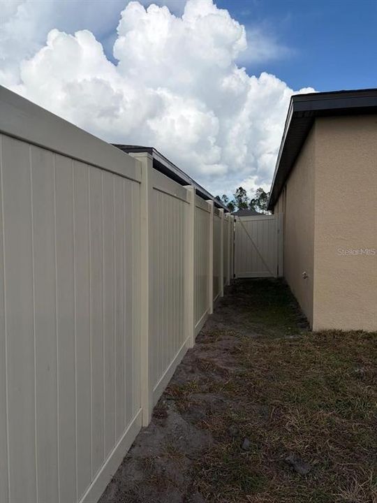 For Rent: $2,100 (4 beds, 2 baths, 1610 Square Feet)