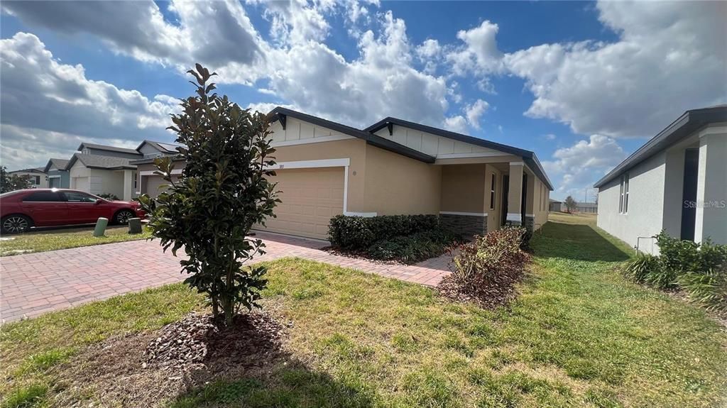 For Rent: $2,100 (4 beds, 2 baths, 1610 Square Feet)