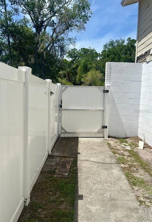 For Rent: $1,100 (1 beds, 1 baths, 377 Square Feet)