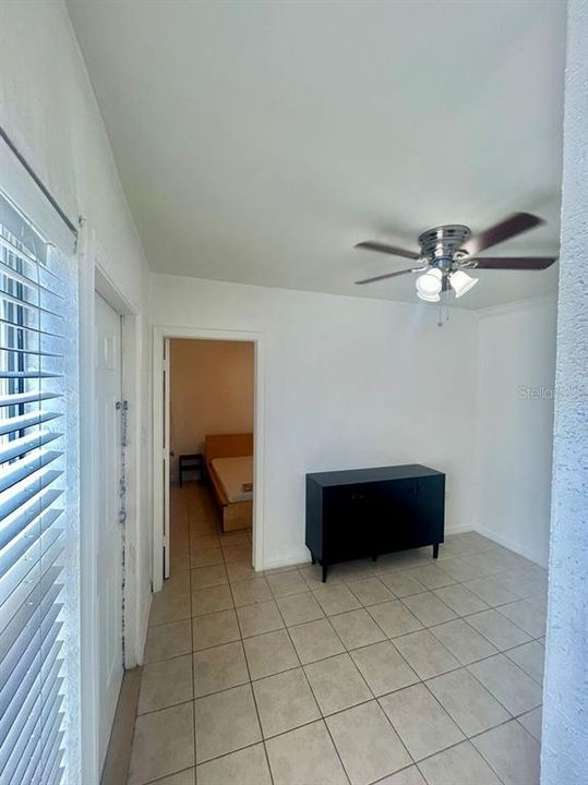 For Rent: $1,100 (1 beds, 1 baths, 377 Square Feet)