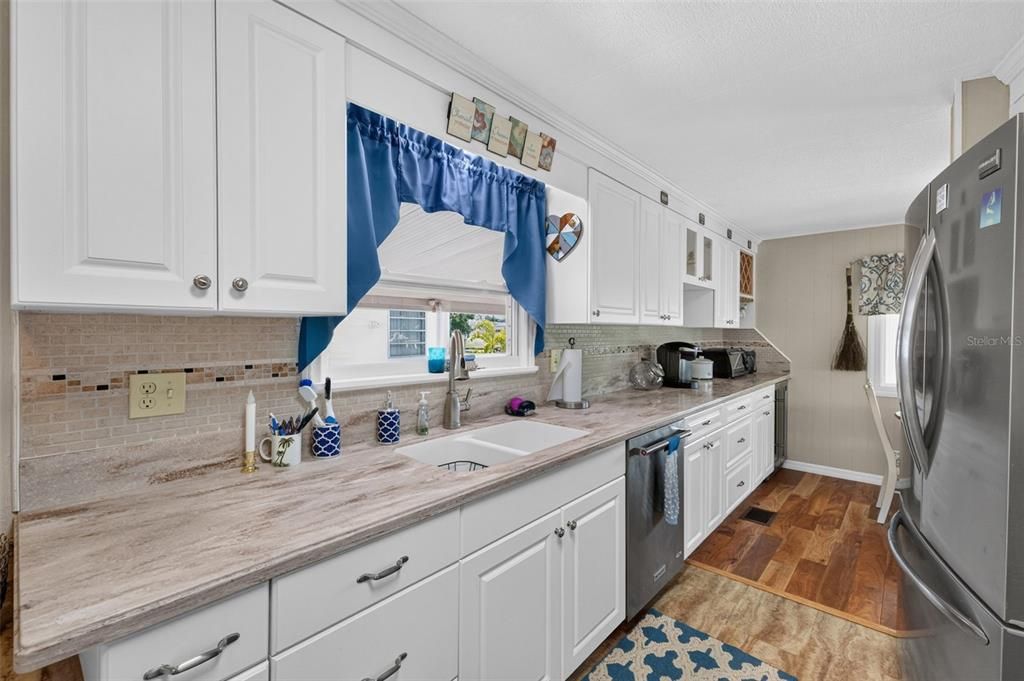 For Sale: $150,000 (2 beds, 2 baths, 1276 Square Feet)