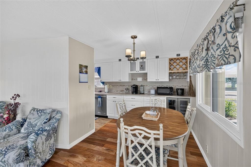 For Sale: $150,000 (2 beds, 2 baths, 1276 Square Feet)
