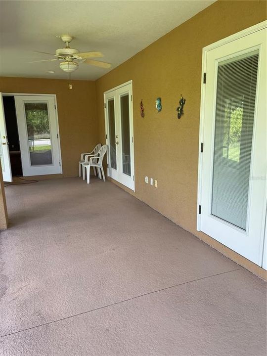 For Rent: $2,400 (4 beds, 2 baths, 2305 Square Feet)