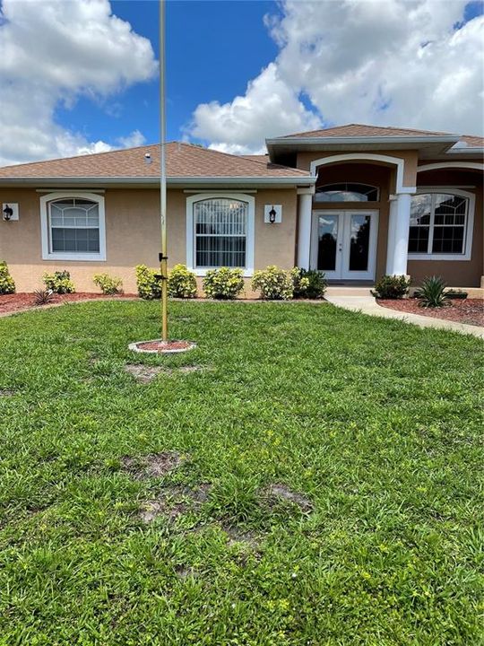 For Rent: $2,400 (4 beds, 2 baths, 2305 Square Feet)