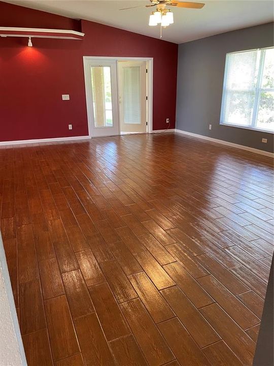 For Rent: $2,400 (4 beds, 2 baths, 2305 Square Feet)