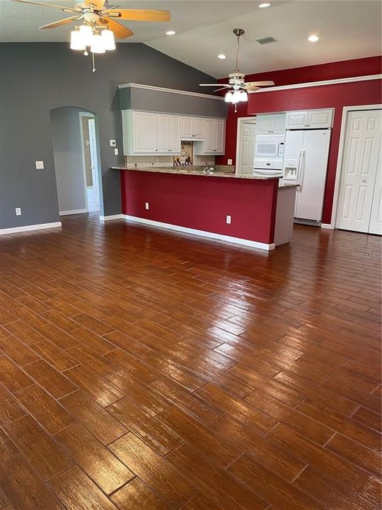 For Rent: $2,400 (4 beds, 2 baths, 2305 Square Feet)