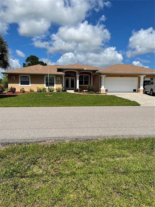For Rent: $2,400 (4 beds, 2 baths, 2305 Square Feet)