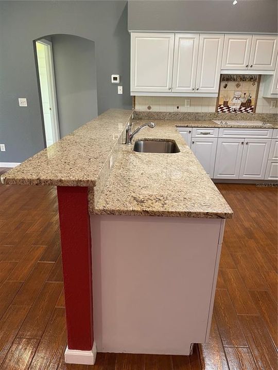 For Rent: $2,400 (4 beds, 2 baths, 2305 Square Feet)