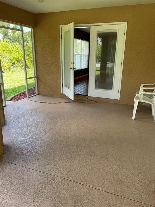 For Rent: $2,400 (4 beds, 2 baths, 2305 Square Feet)