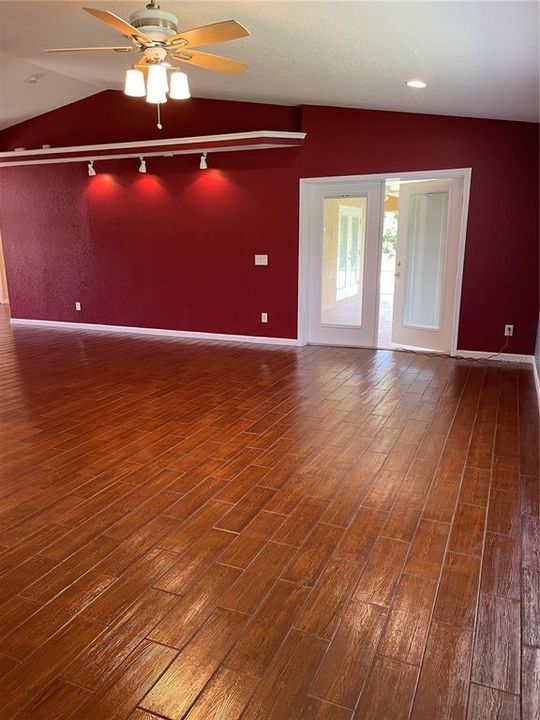 For Rent: $2,400 (4 beds, 2 baths, 2305 Square Feet)