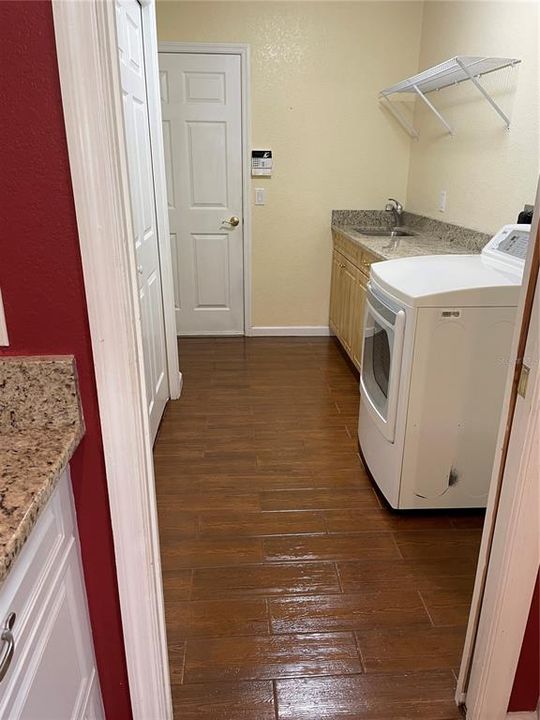 For Rent: $2,400 (4 beds, 2 baths, 2305 Square Feet)