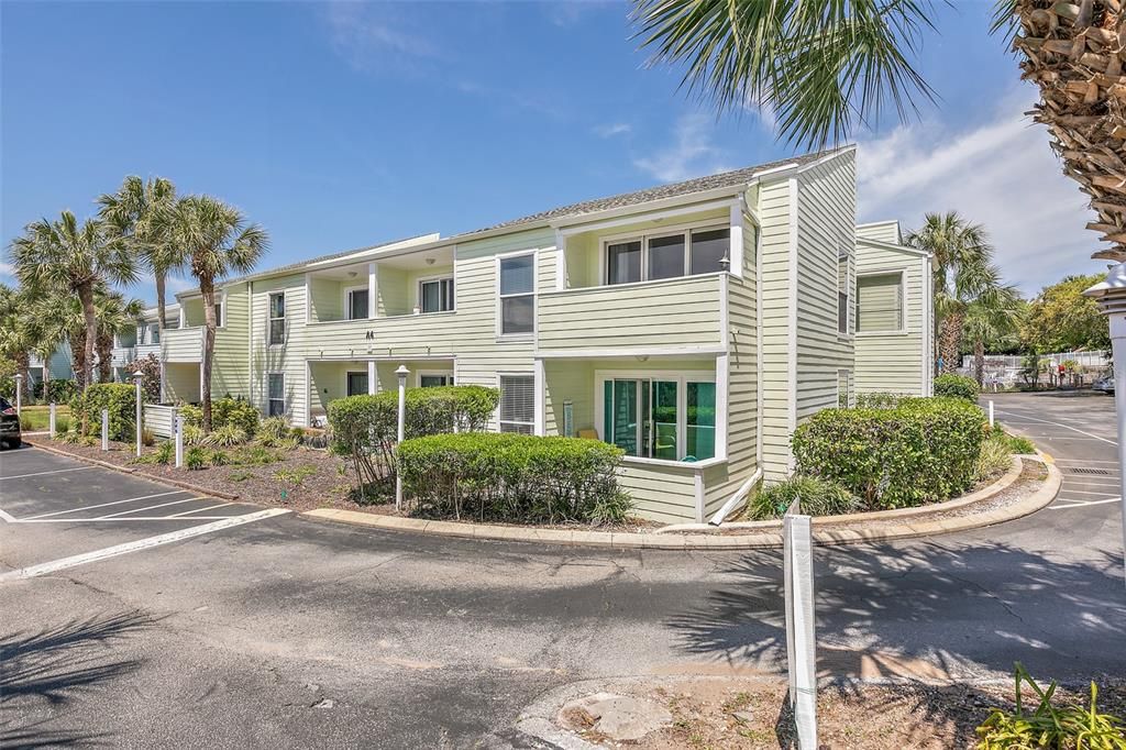 For Sale: $350,000 (2 beds, 2 baths, 1004 Square Feet)