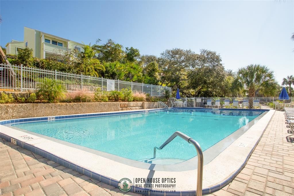 For Sale: $350,000 (2 beds, 2 baths, 1004 Square Feet)