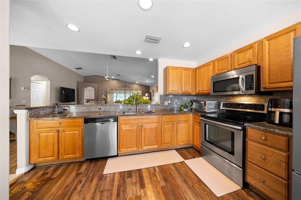 For Sale: $234,900 (2 beds, 2 baths, 1558 Square Feet)