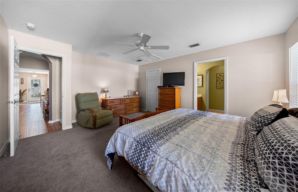 For Sale: $234,900 (2 beds, 2 baths, 1558 Square Feet)