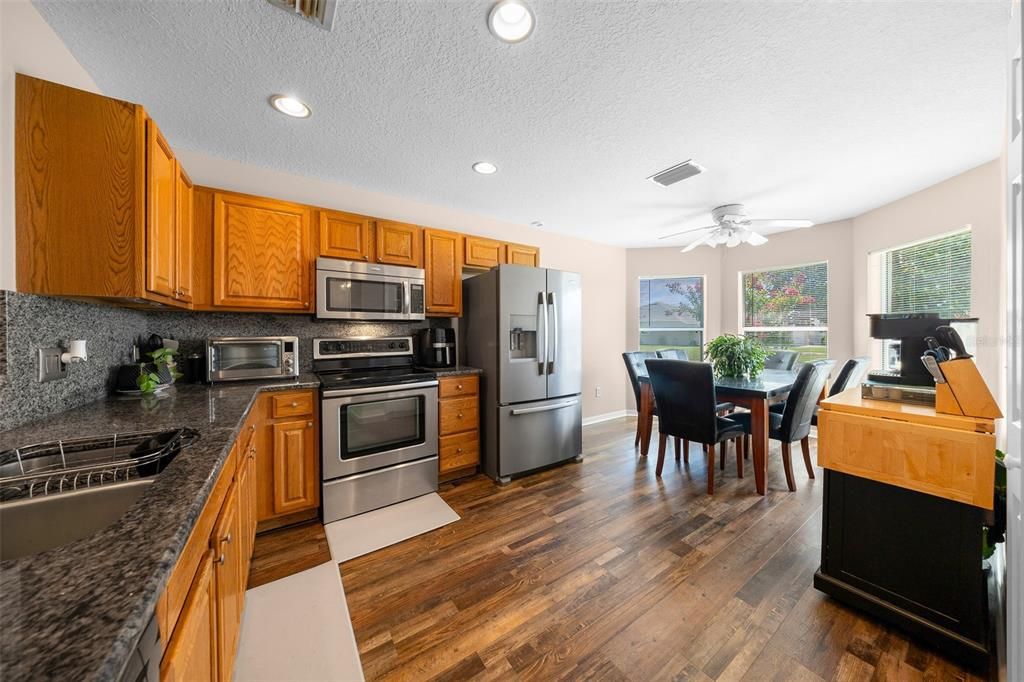 For Sale: $234,900 (2 beds, 2 baths, 1558 Square Feet)
