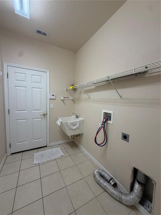 For Rent: $2,695 (4 beds, 3 baths, 2268 Square Feet)