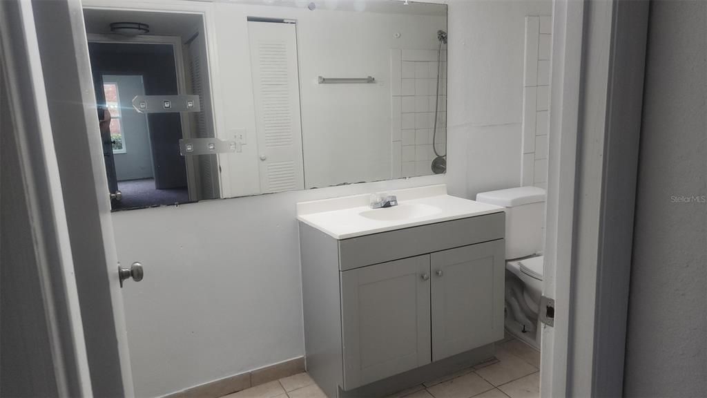 For Rent: $1,350 (1 beds, 1 baths, 735 Square Feet)