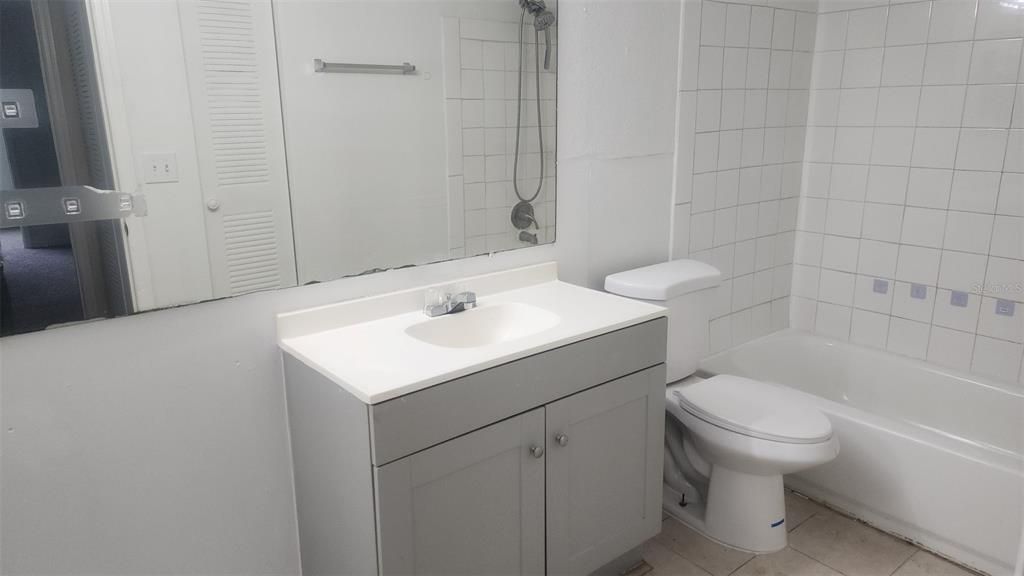 For Rent: $1,350 (1 beds, 1 baths, 735 Square Feet)