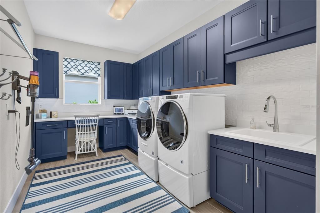 For Sale: $1,350,000 (3 beds, 3 baths, 2872 Square Feet)