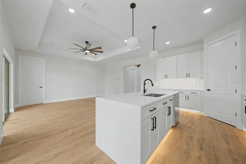 For Sale: $349,900 (3 beds, 2 baths, 1676 Square Feet)