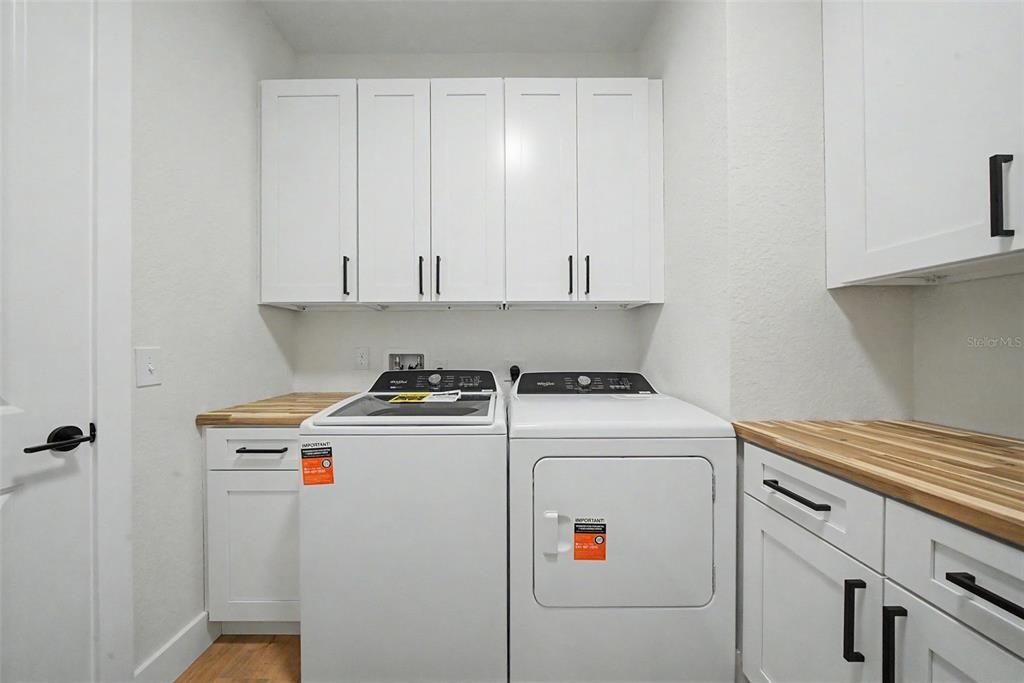 For Sale: $349,900 (3 beds, 2 baths, 1676 Square Feet)