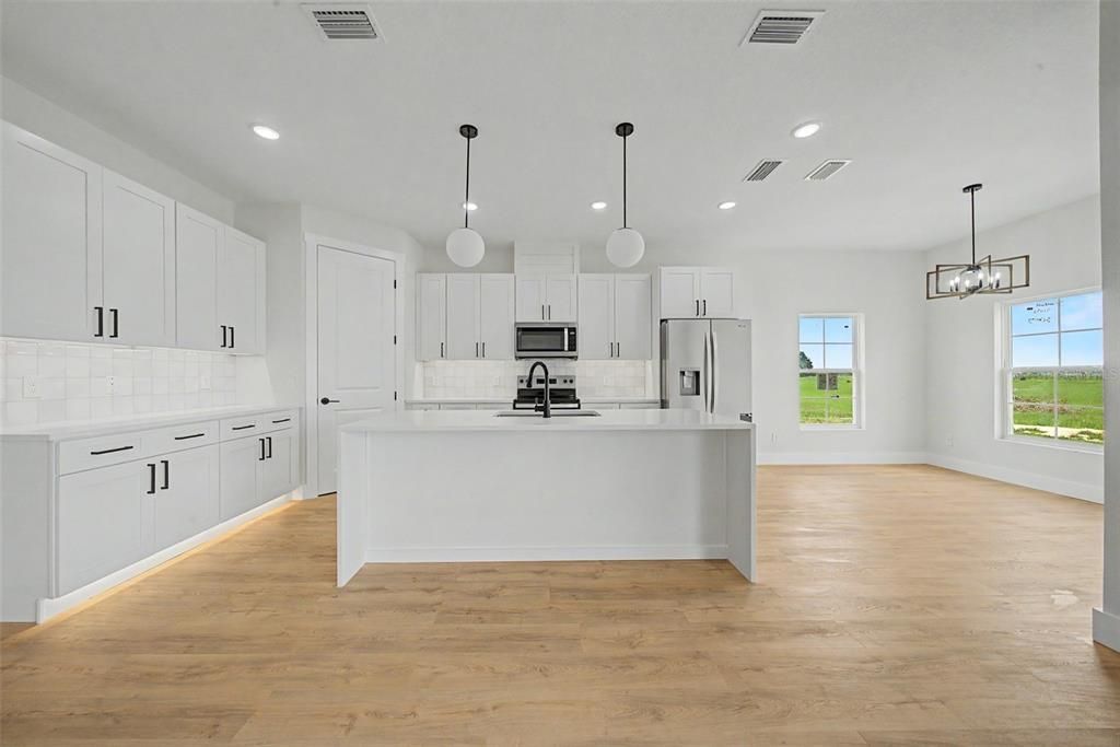 For Sale: $349,900 (3 beds, 2 baths, 1676 Square Feet)