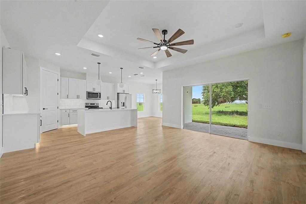 For Sale: $349,900 (3 beds, 2 baths, 1676 Square Feet)