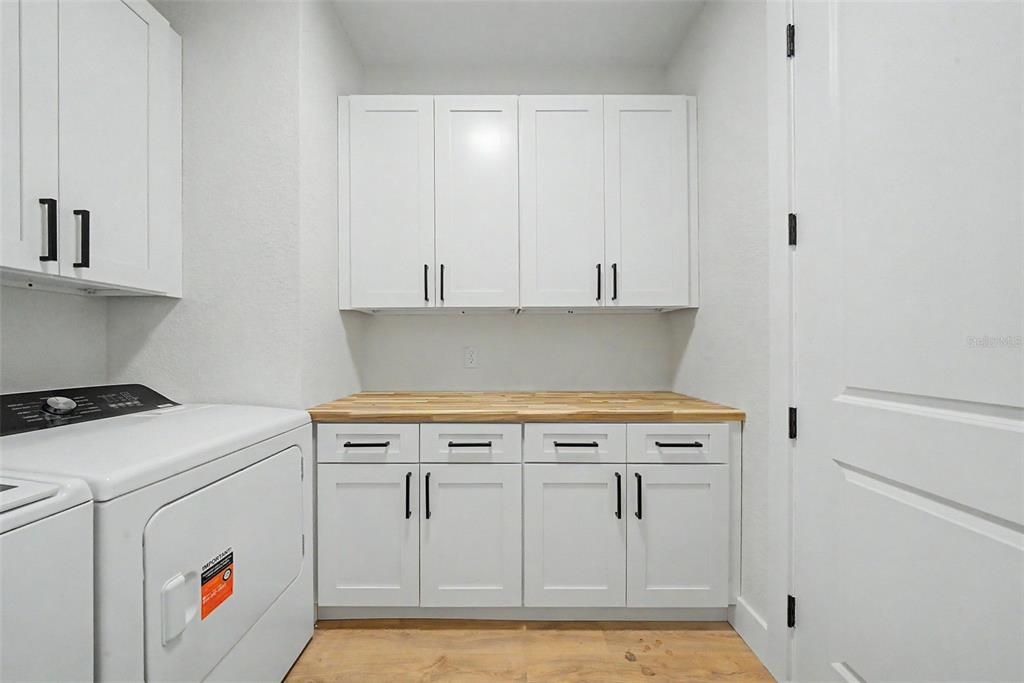 For Sale: $349,900 (3 beds, 2 baths, 1676 Square Feet)