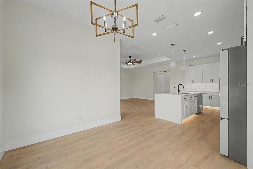 For Sale: $349,900 (3 beds, 2 baths, 1676 Square Feet)