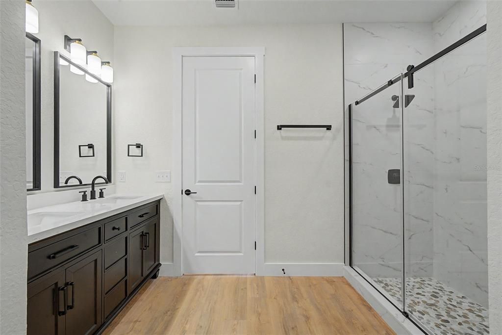 For Sale: $349,900 (3 beds, 2 baths, 1676 Square Feet)