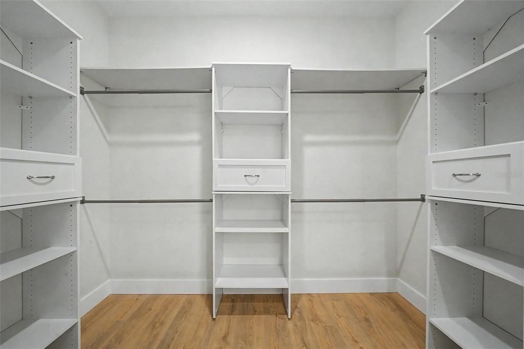 For Sale: $349,900 (3 beds, 2 baths, 1676 Square Feet)
