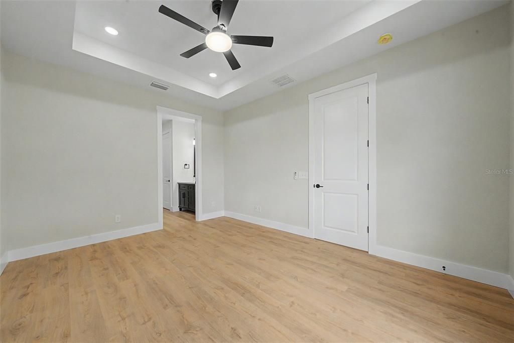 For Sale: $349,900 (3 beds, 2 baths, 1676 Square Feet)