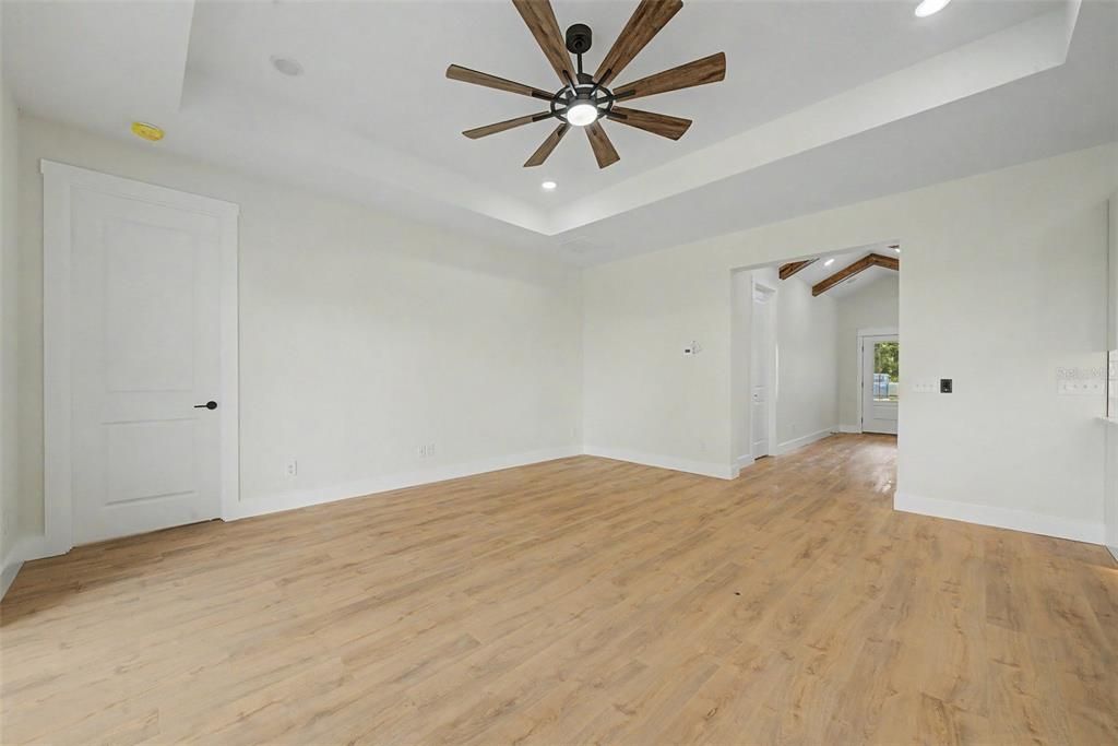 For Sale: $349,900 (3 beds, 2 baths, 1676 Square Feet)
