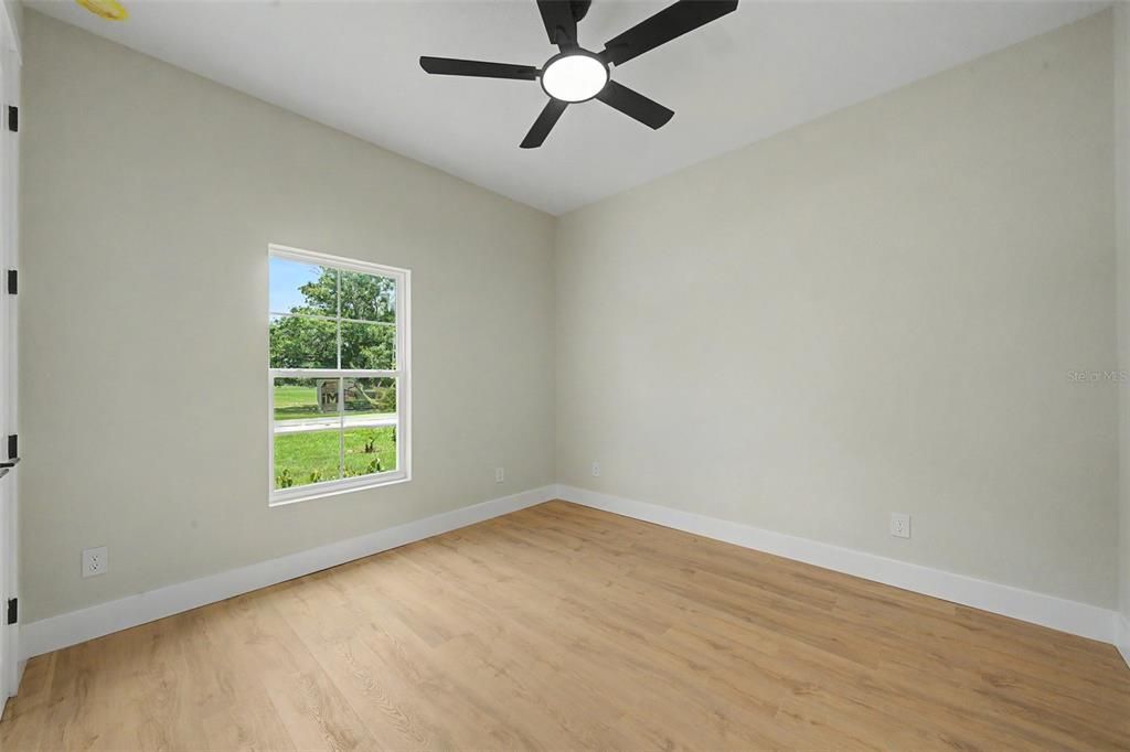 For Sale: $349,900 (3 beds, 2 baths, 1676 Square Feet)