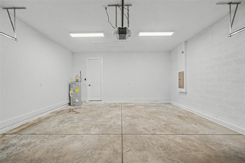 For Sale: $349,900 (3 beds, 2 baths, 1676 Square Feet)