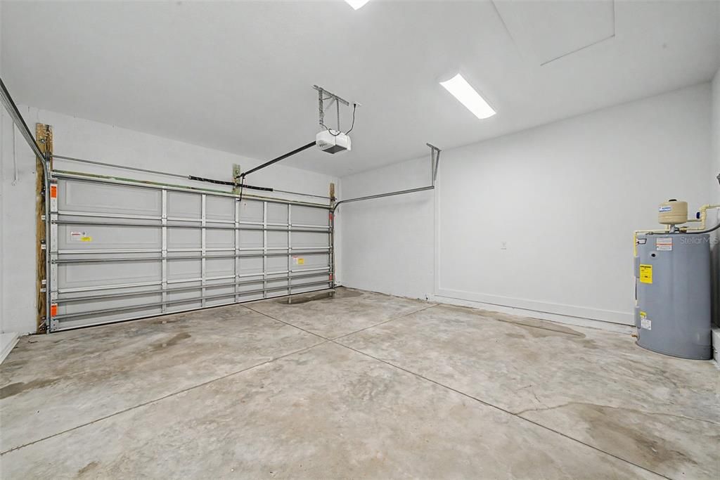 For Sale: $349,900 (3 beds, 2 baths, 1676 Square Feet)