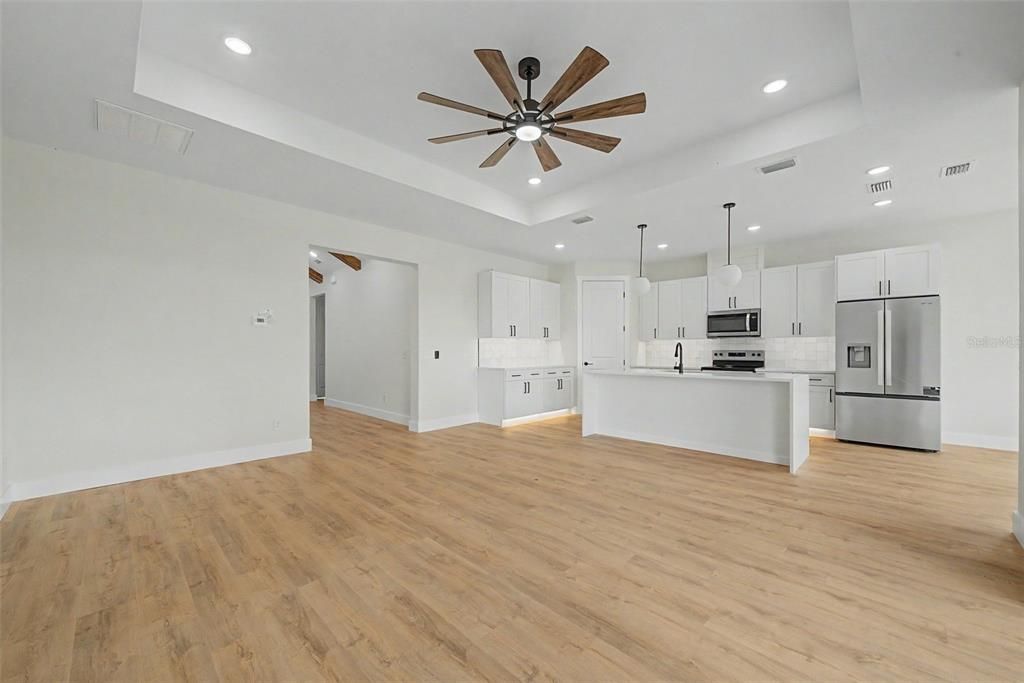 For Sale: $349,900 (3 beds, 2 baths, 1676 Square Feet)